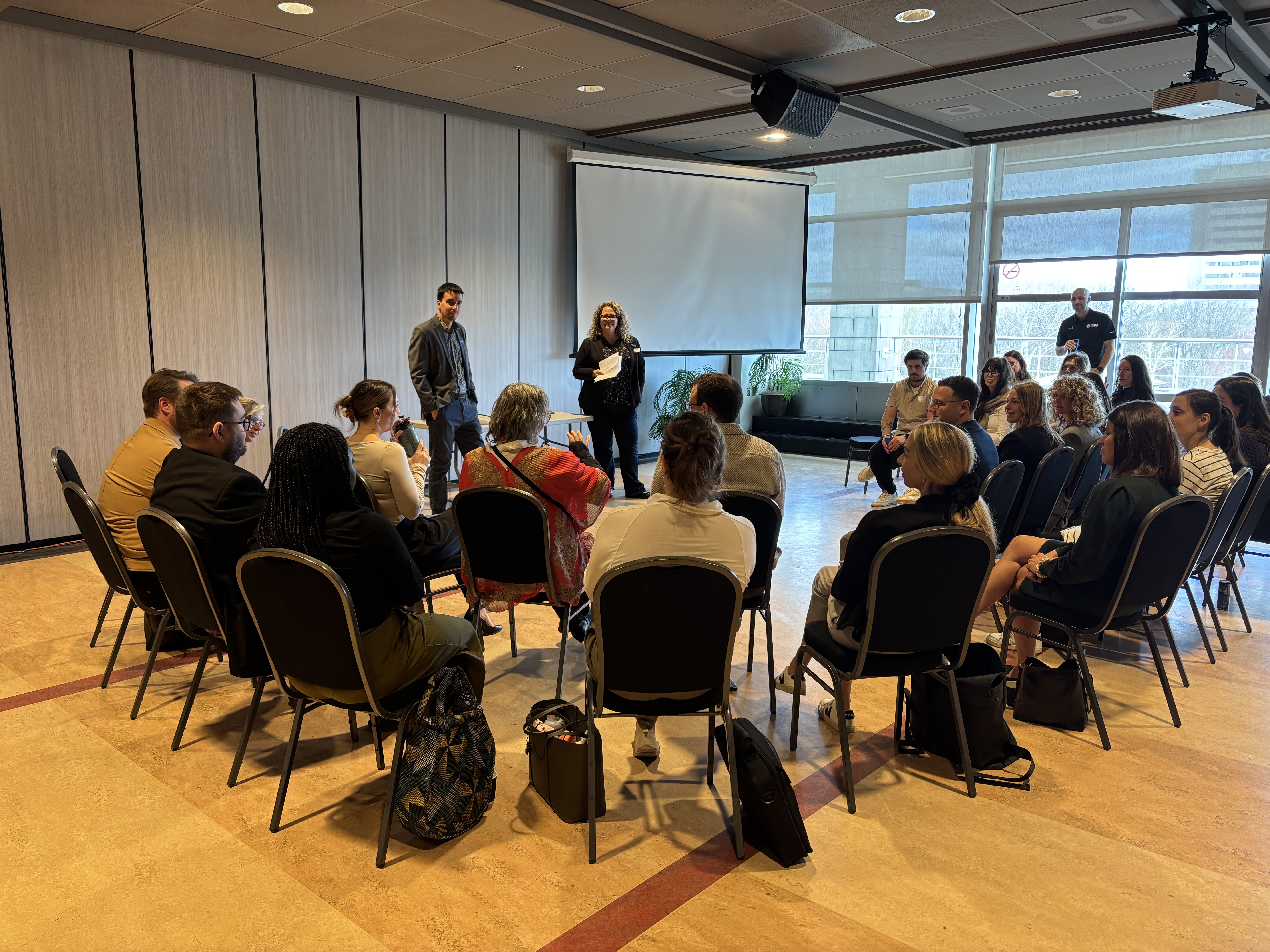Discussion en cercle lors d'un événement #TRUQuébec